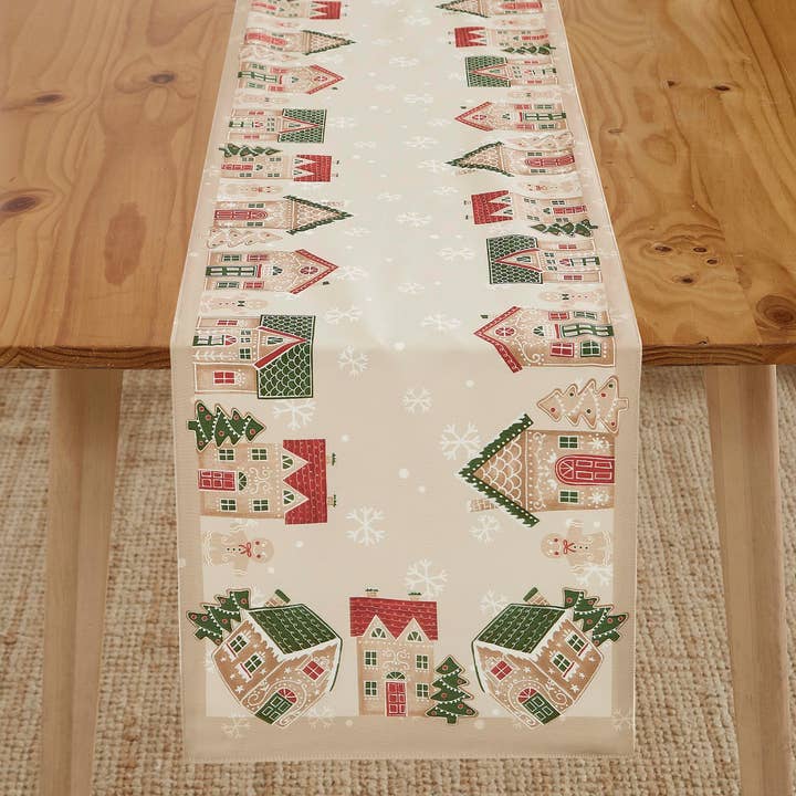 Chemin de table Village en pain d'épices 72" pour la vente par Avanti Linens