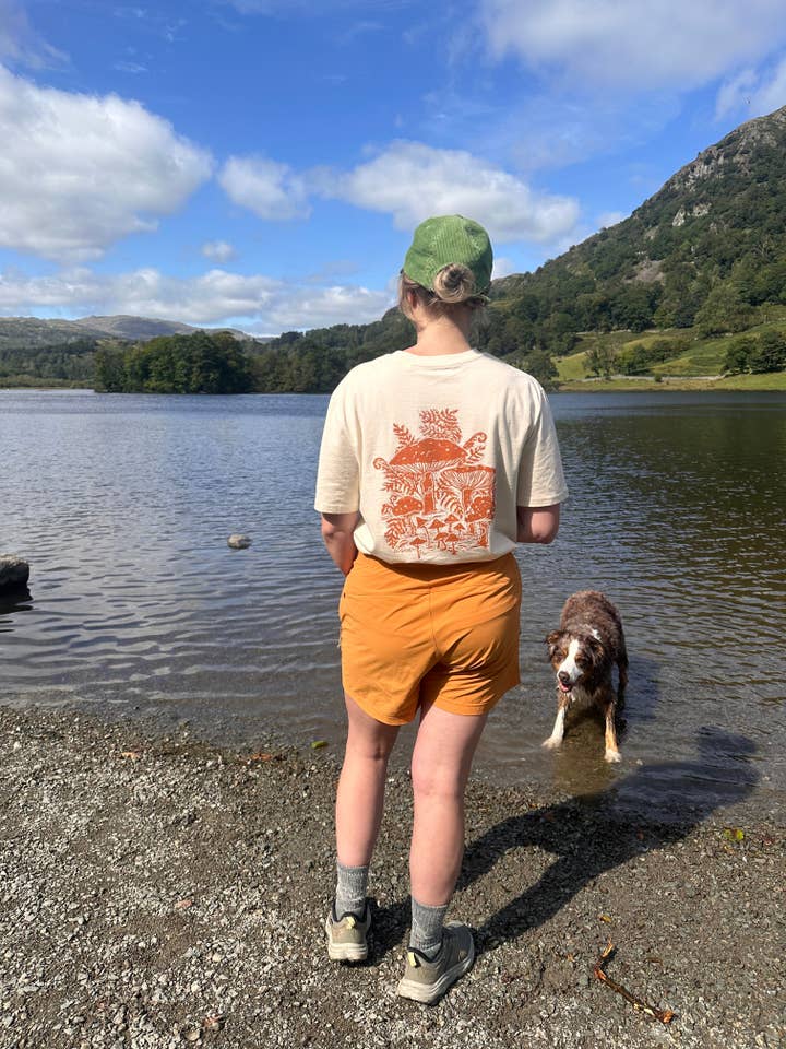 LDMDesign – wholesale Screen printed t-shirt – unisex – Unisex Eco friendly Fairtrade & Organic Mushroom T-shirt4