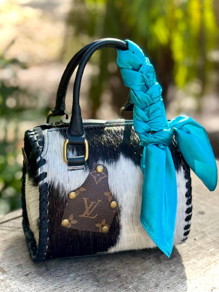 Sac bandoulière western Speedy en cuir de vachette LV recyclé pour la vente par Southern Junkie Gypsy Boutique
