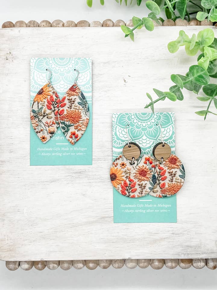 Brincos Couro Floral Bordado à mão por atacado de Fleece & Fancy