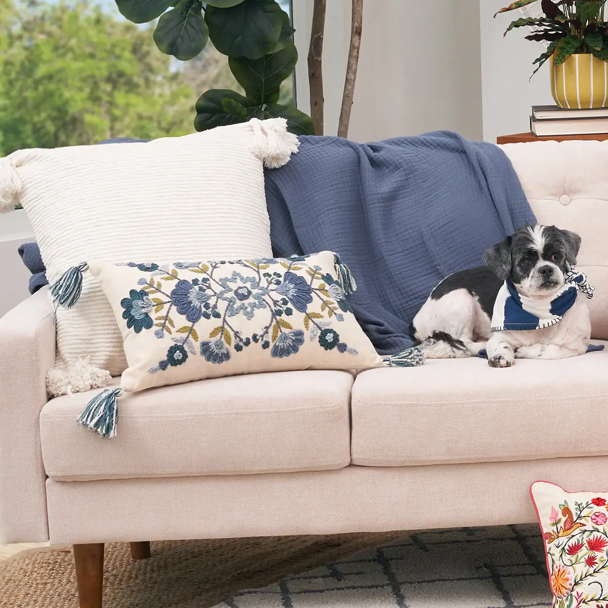 carol & frank - Wholesale Throw/Decorative Pillow - Bray Floral Tassel Throw Pillow2