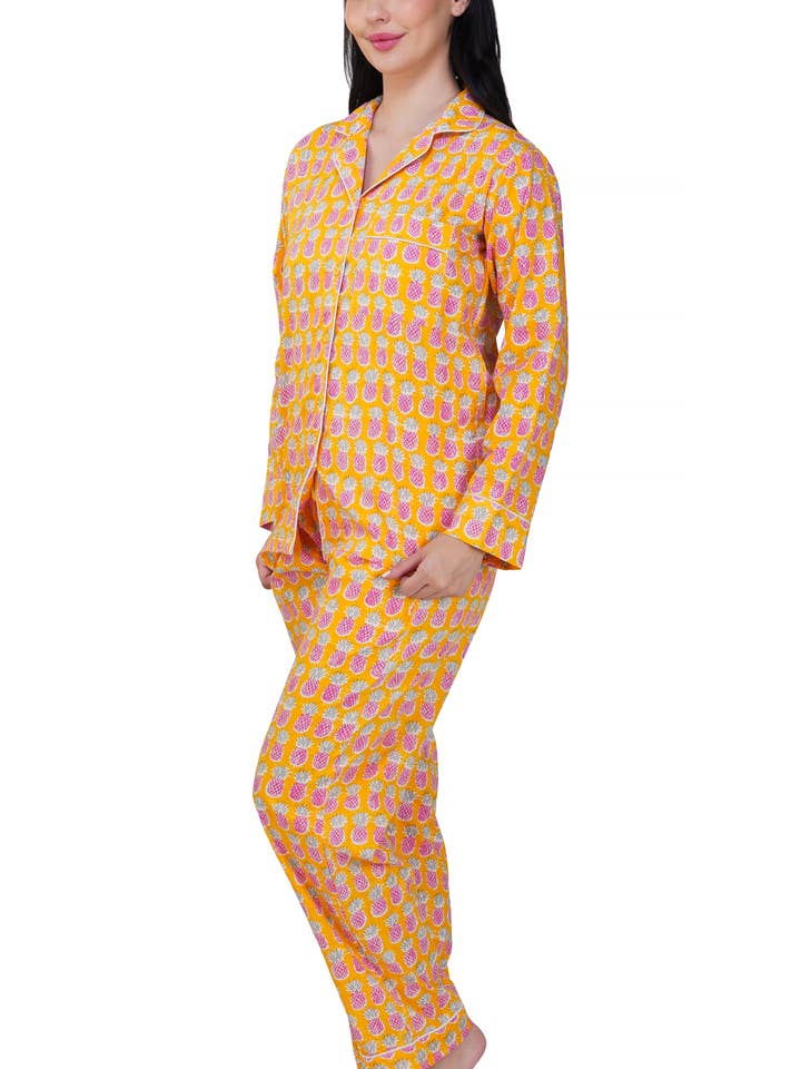 Purple Mohar - Vendita all'ingrosso Completo pigiama - Donna - Tropical Bliss: set pigiama in 3 pezzi con ananas giallo rosa4