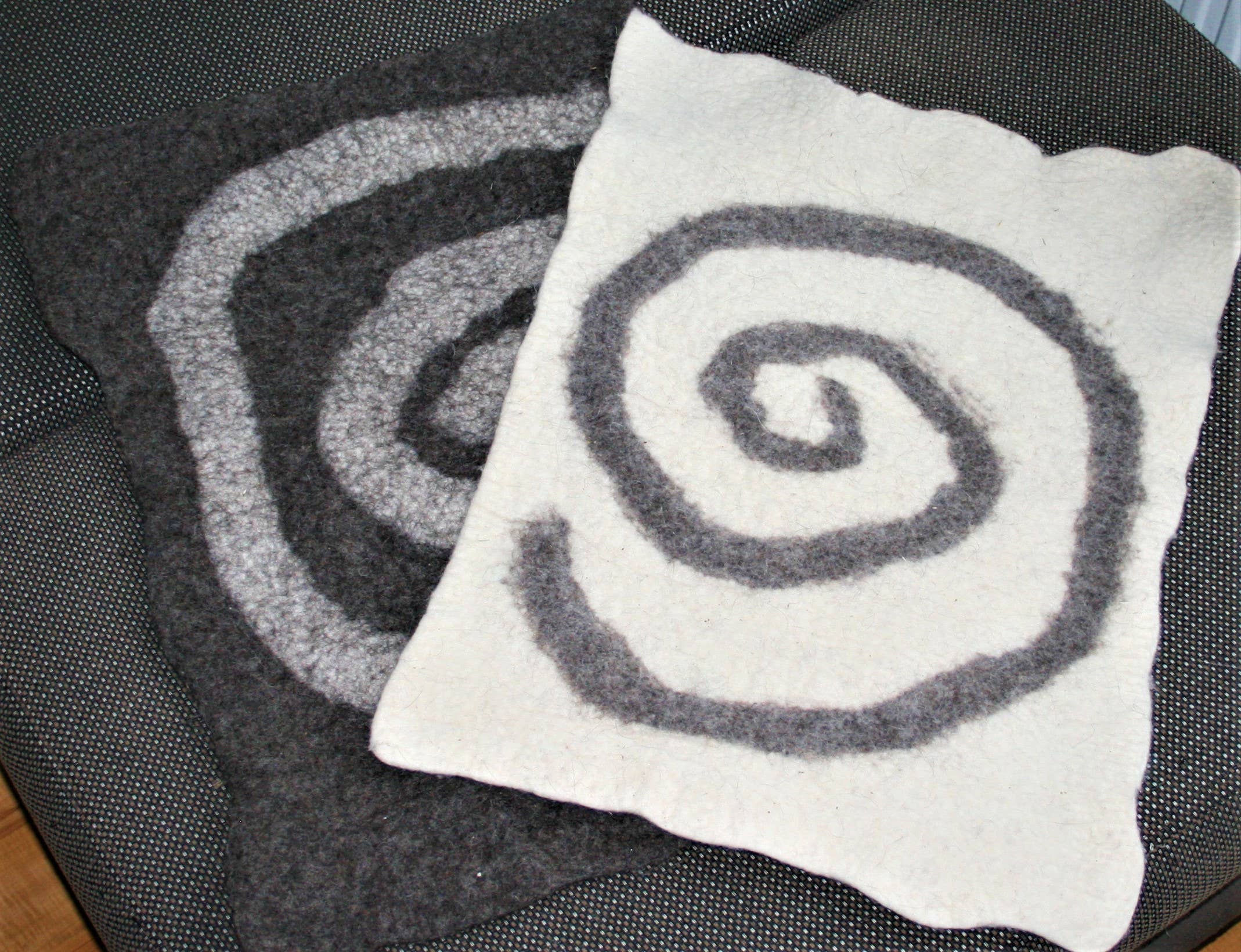 herzundhund – Großhandel Haustierdecke – Hund – Dicke Hundedecke aus Bio-Wollwalk weiß2