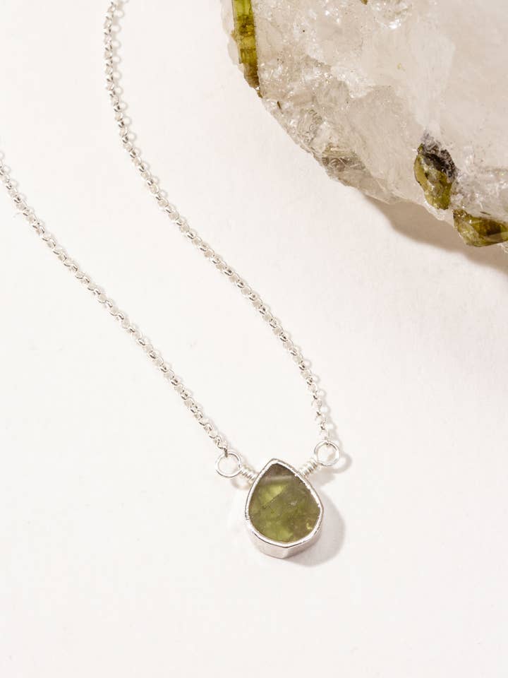 Silver Delicate Gemstone Necklace- Peridot for wholesale by Luna Norte