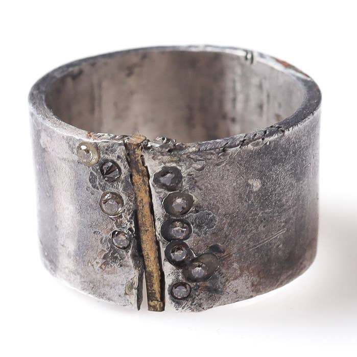 Anillo con diamantes marrones y textura natural para venta al por mayor de Alberto Gallinari