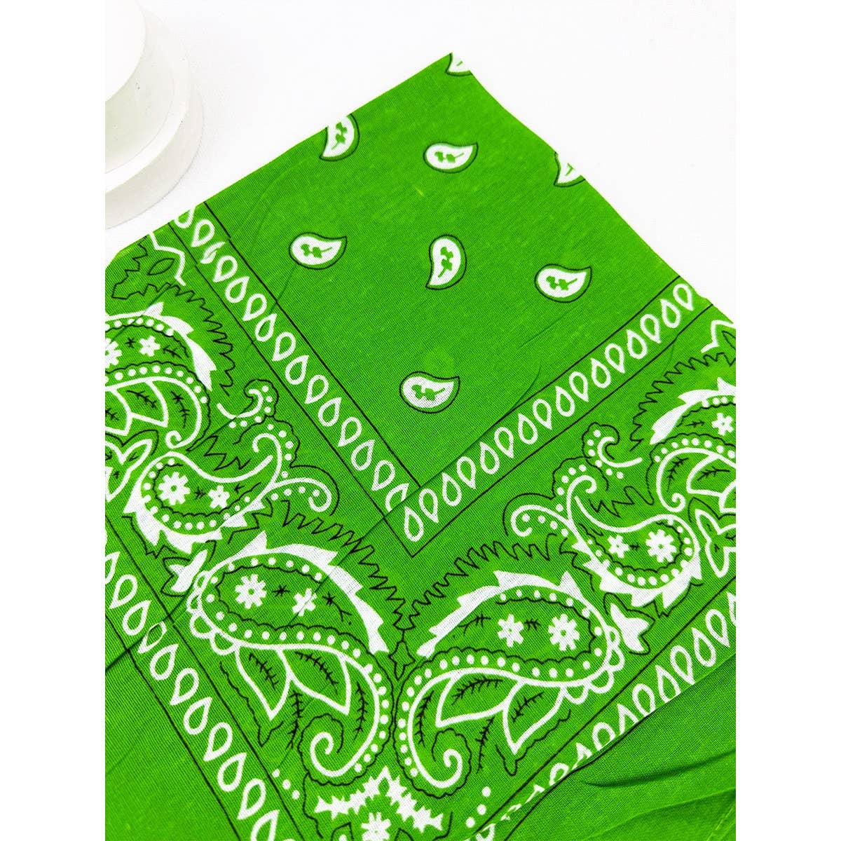 KELLY VERT Bandanas à motif Paisley vert Kelly en vente sur Faire3