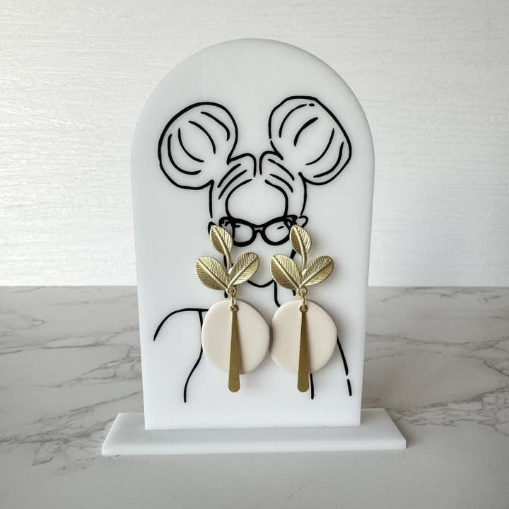 Mässingsbladdingel, mjukt elfenben | Polymerlerörhängen för wholesale av Britt Cimone