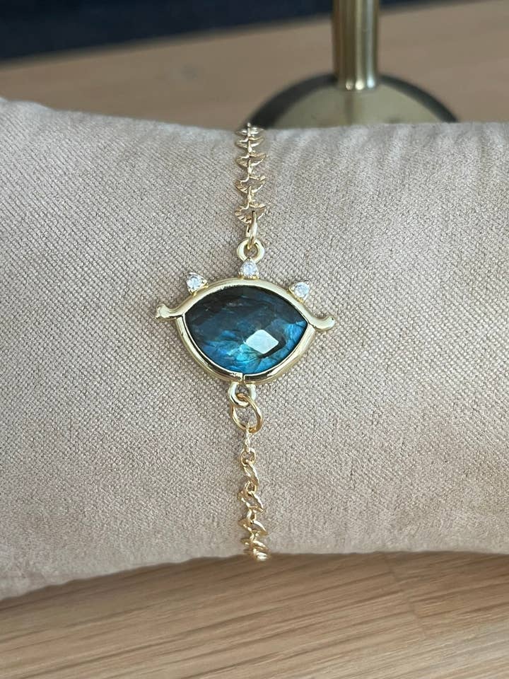 Pulseira dourada EMILE - Olho Pedra Spectrolite por atacado de Innaya