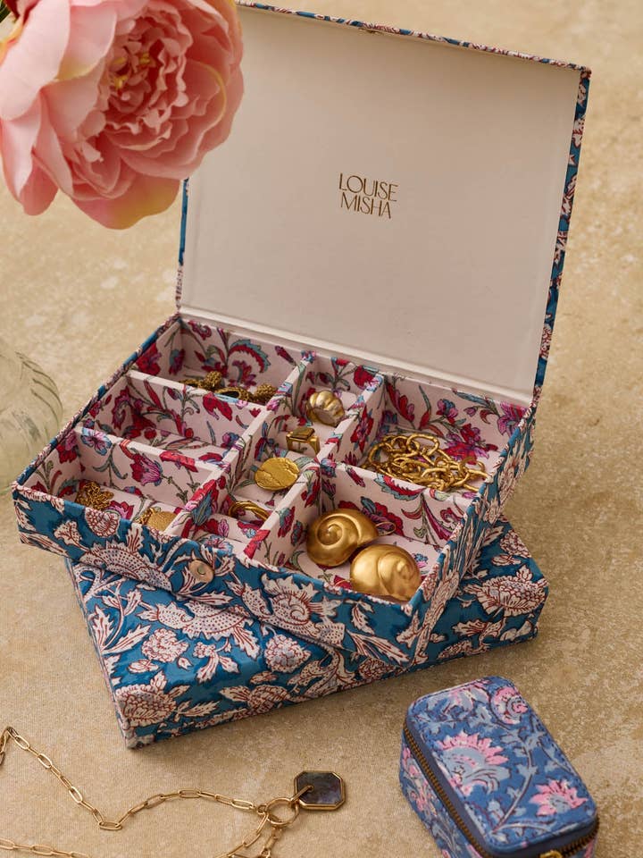 SMYKKESKRIN SOUMAA for engroshandel hos Louise Misha