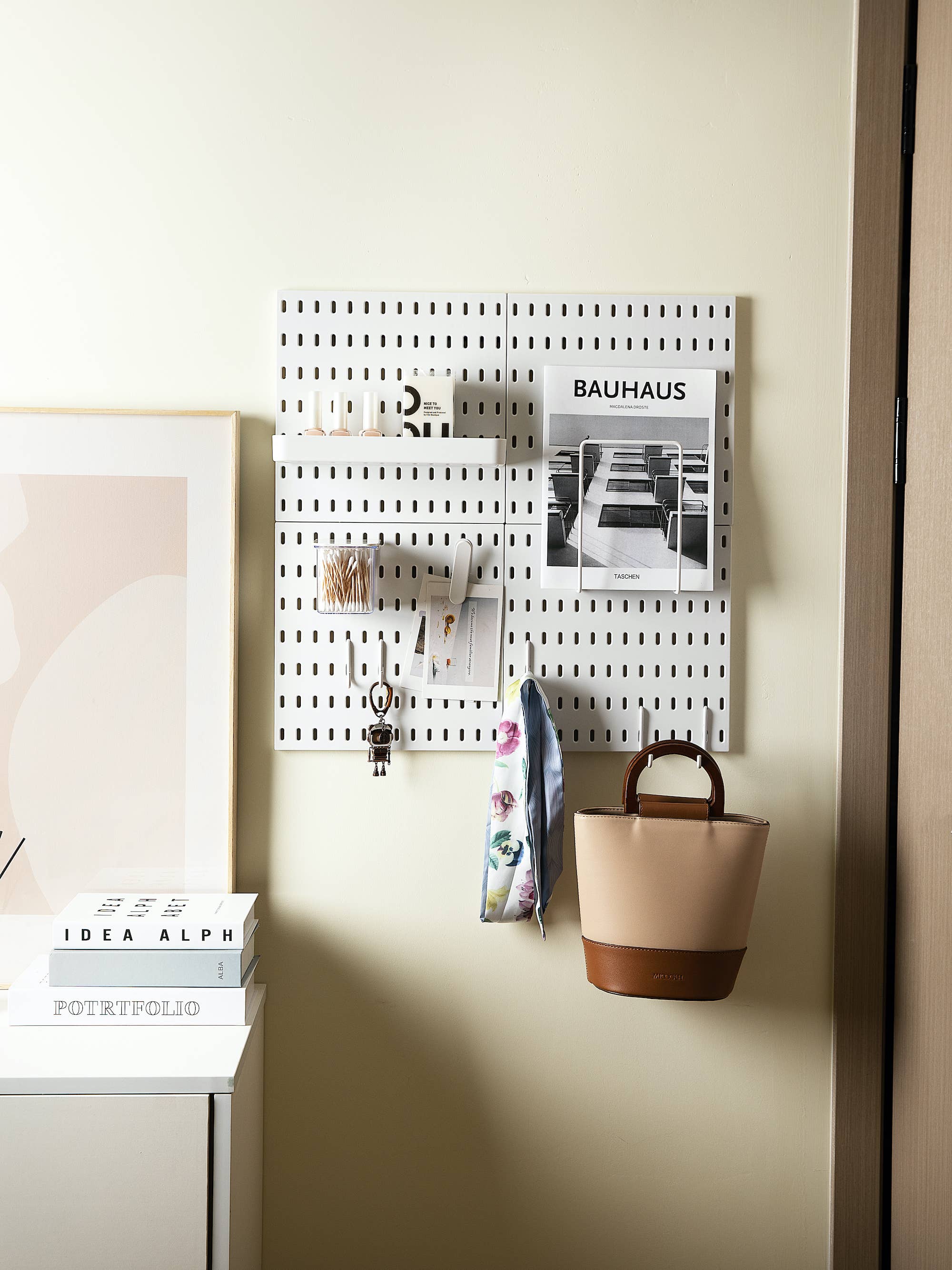Keepo – wholesale Wall-mounted shelf – Keepo 4Pcs Pegboard And Accessories Wall Organizer Kit White2