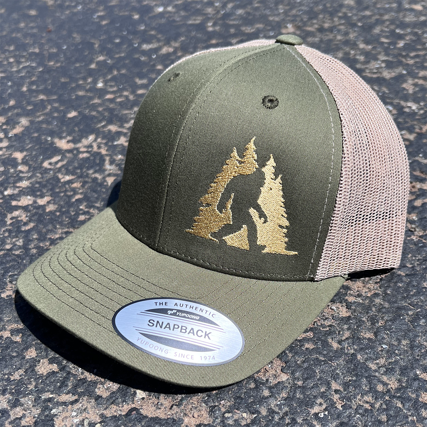 Direction Apparel - Vente Casquette de camionneur – unisexe - Casquette de camionneur Sasquatch dans les arbres7
