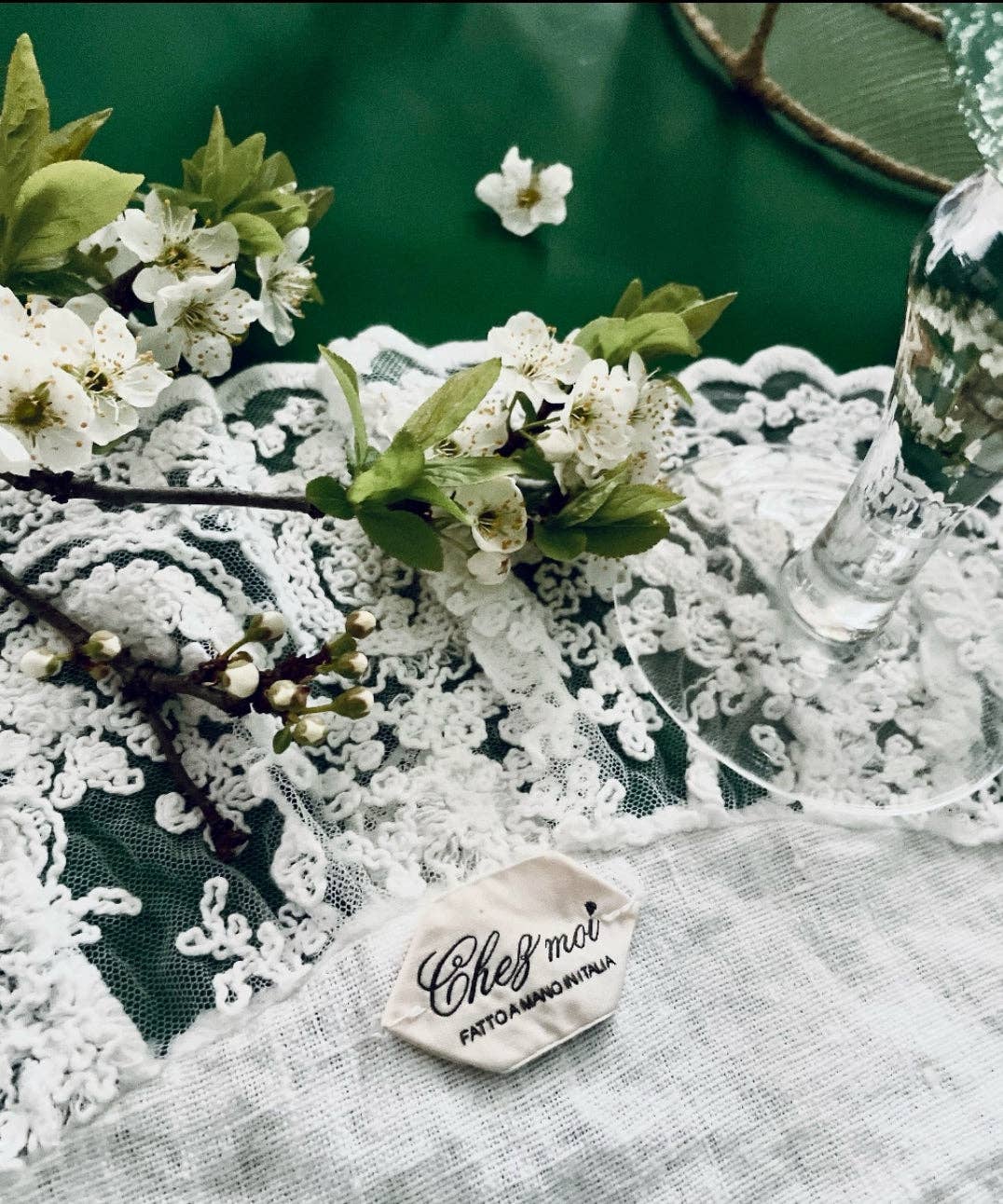 Chez Moi – wholesale Placemat – Set of 2 Corinthian Frame Placemats2