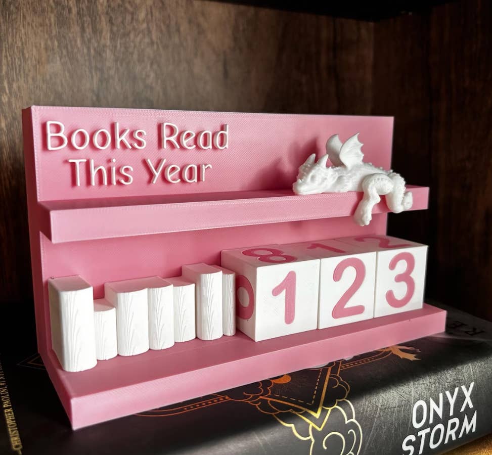 The Printed Maniac - Wholesale Decorative Tabletop Object - Books Read Counter: Bookworm Decor with Dice - Track Reading