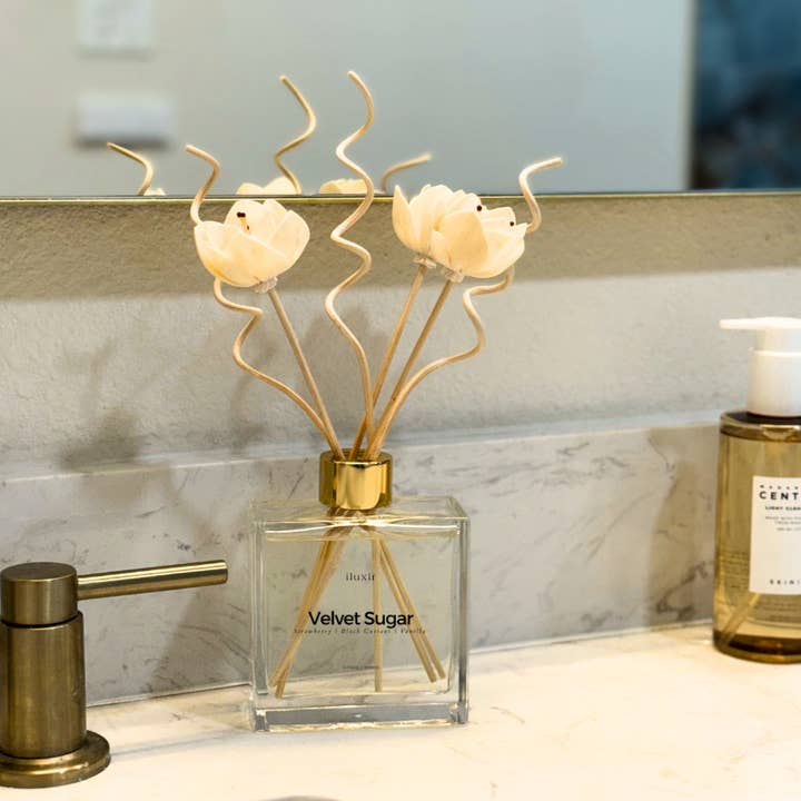 Velvet Sugar Reed Diffuser - Strawberry, Black Currant and Vanilla for wholesale by iluxir