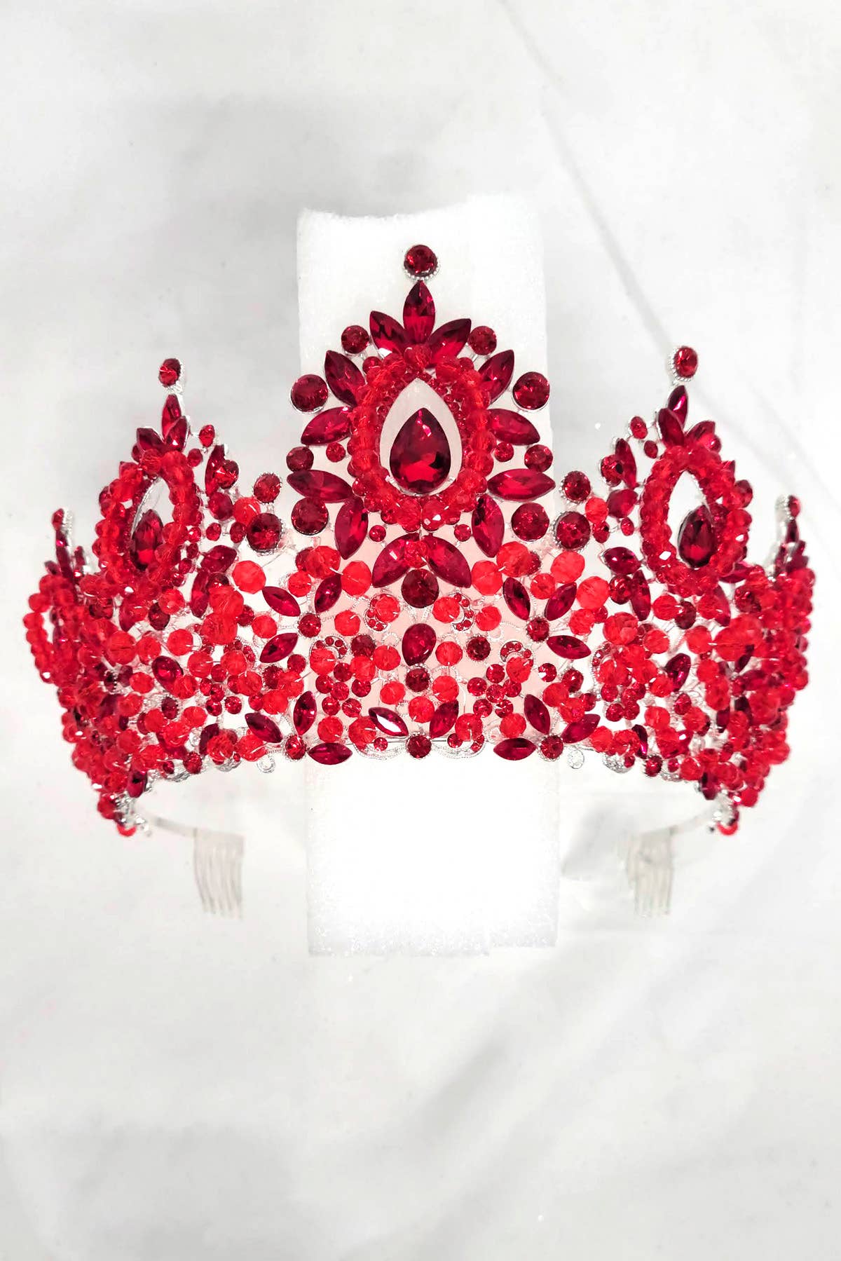 Chicas - Wholesale Tiara - Women's - Metal tiara with crystal balls and jewel rhinestones HT9628