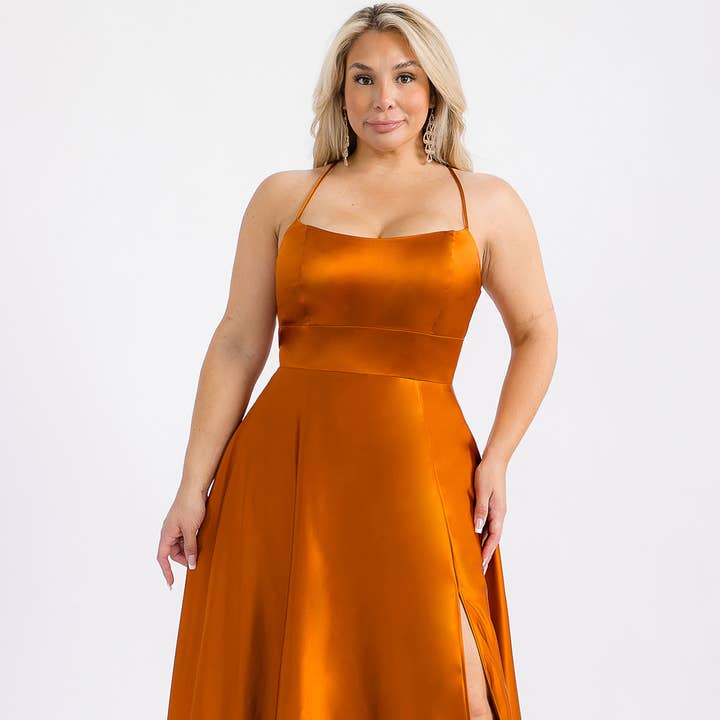ROBE EN SATIN GRANDE TAILLE AVEC CEINTURE ÉLASTIQUE pour la vente par Maniju