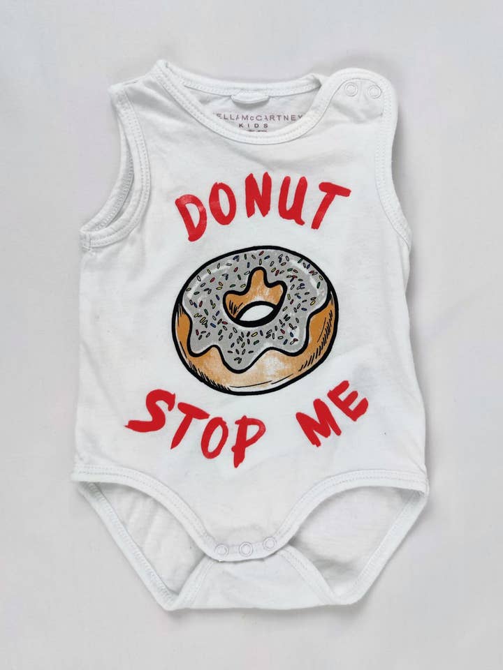 Body a maniche corte Stelly McCartney per la vendita all'ingrosso da parte di Mademoiselle Bébé