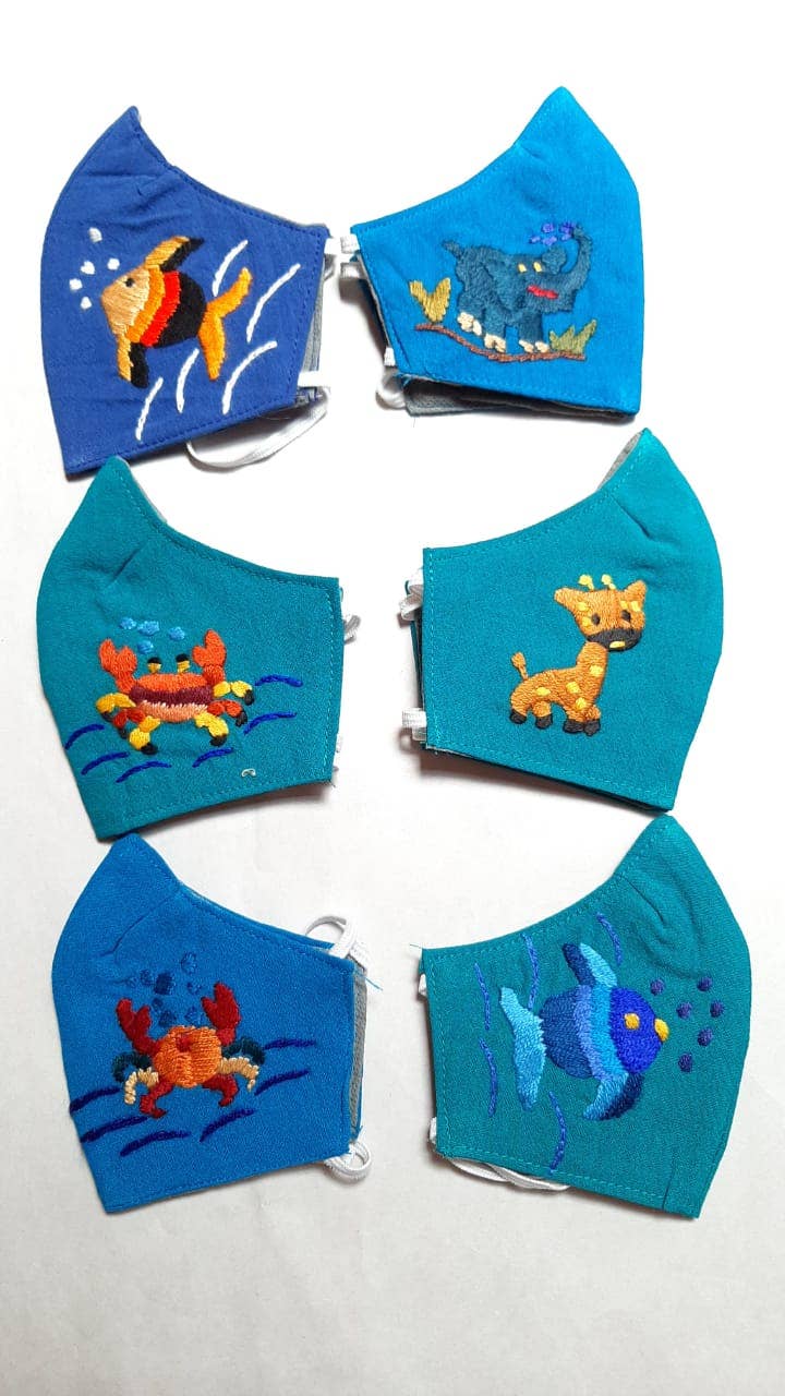 Lucia's Imports - Venta al por mayor Mascarillas desechables no quirúrgicas - Mascarilla de pico de pato bordada para niños (25% de descuento)3