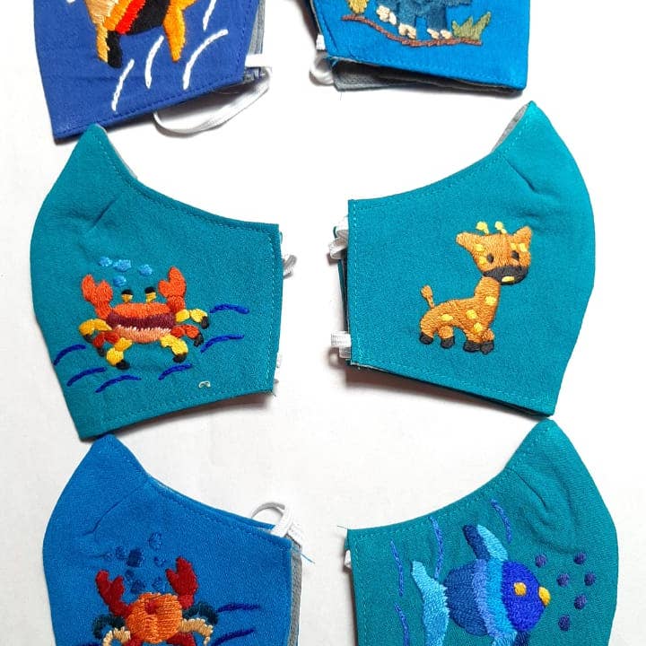 Lucia's Imports - Venta al por mayor Mascarillas desechables no quirúrgicas - Mascarilla de pico de pato bordada para niños (25% de descuento)3