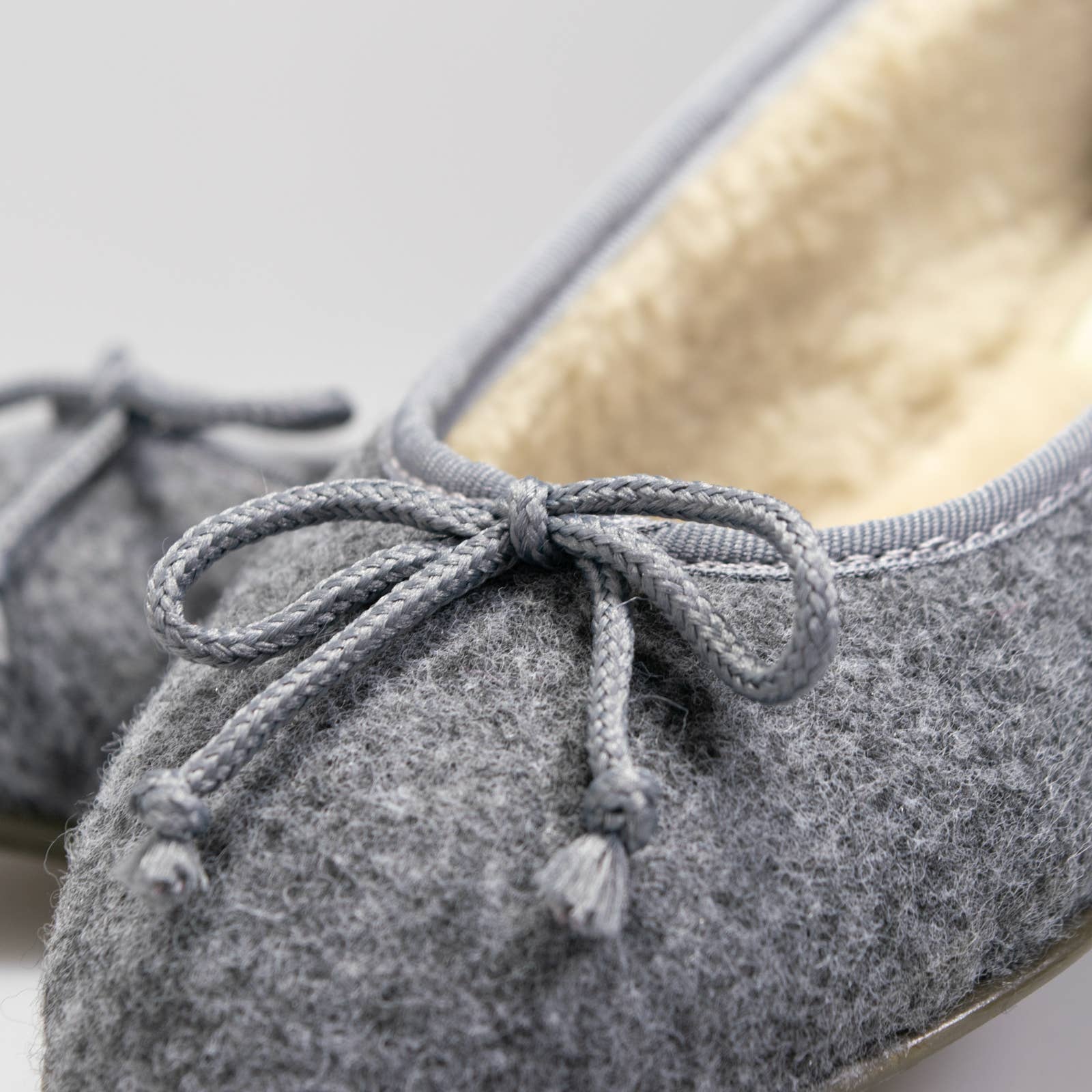 HAIKON HADA - Wholesale Pantoffels - Dames - Grijze vilten ballerina's. Gerecycleerde pantoffels voor thuis.3