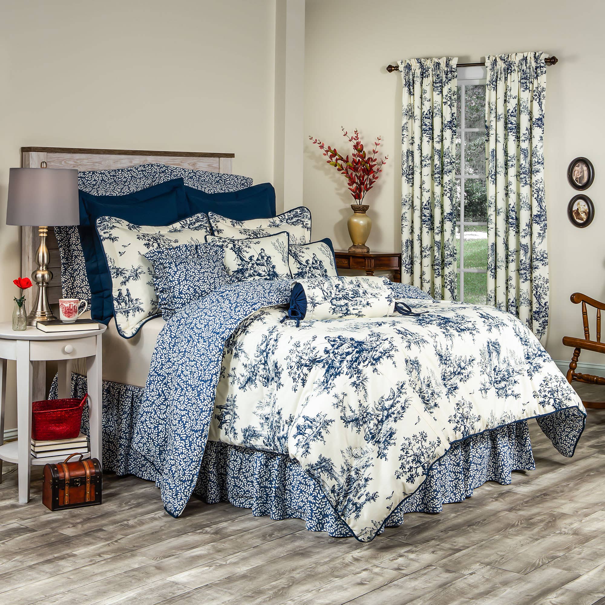 Thomasville at Home - Wholesale Bedding Set - Bouvier Blue Comforter Sets1