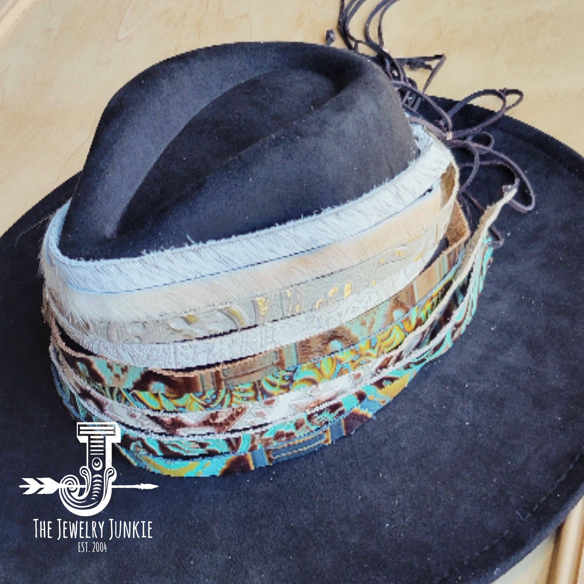 The Jewelry Junkie - Vente Accessoire pour chapeau – femme - Chapeau en cuir gaufré métallisé turquoise, seulement 950q8