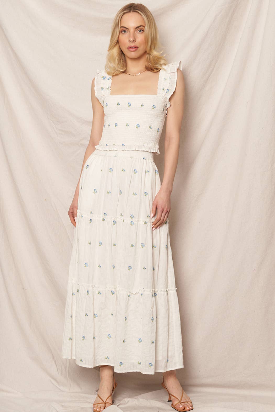 Blanc Bleu Jupe longue à volants à motif floral en vente sur Faire2