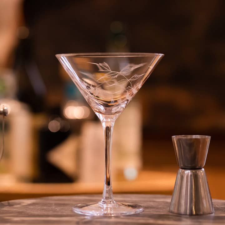 The Vintage List - Wholesale Cocktail/Liquor Glass - A Pair of Crystal Martini Glasses with Fern Design