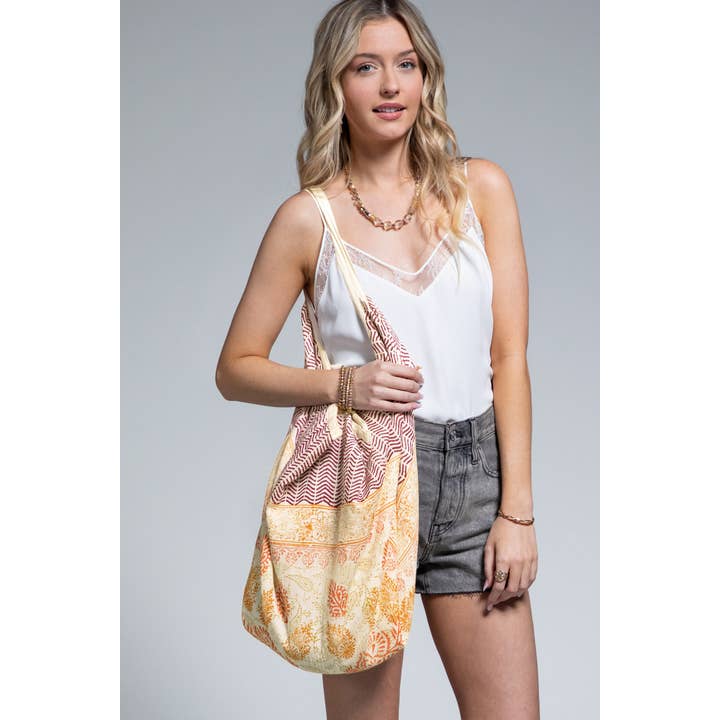 Någon att älska Handgjord Bohemisk Axelväska Somebody To Love med Paisleymönster och Chevronkant för wholesale på Faire