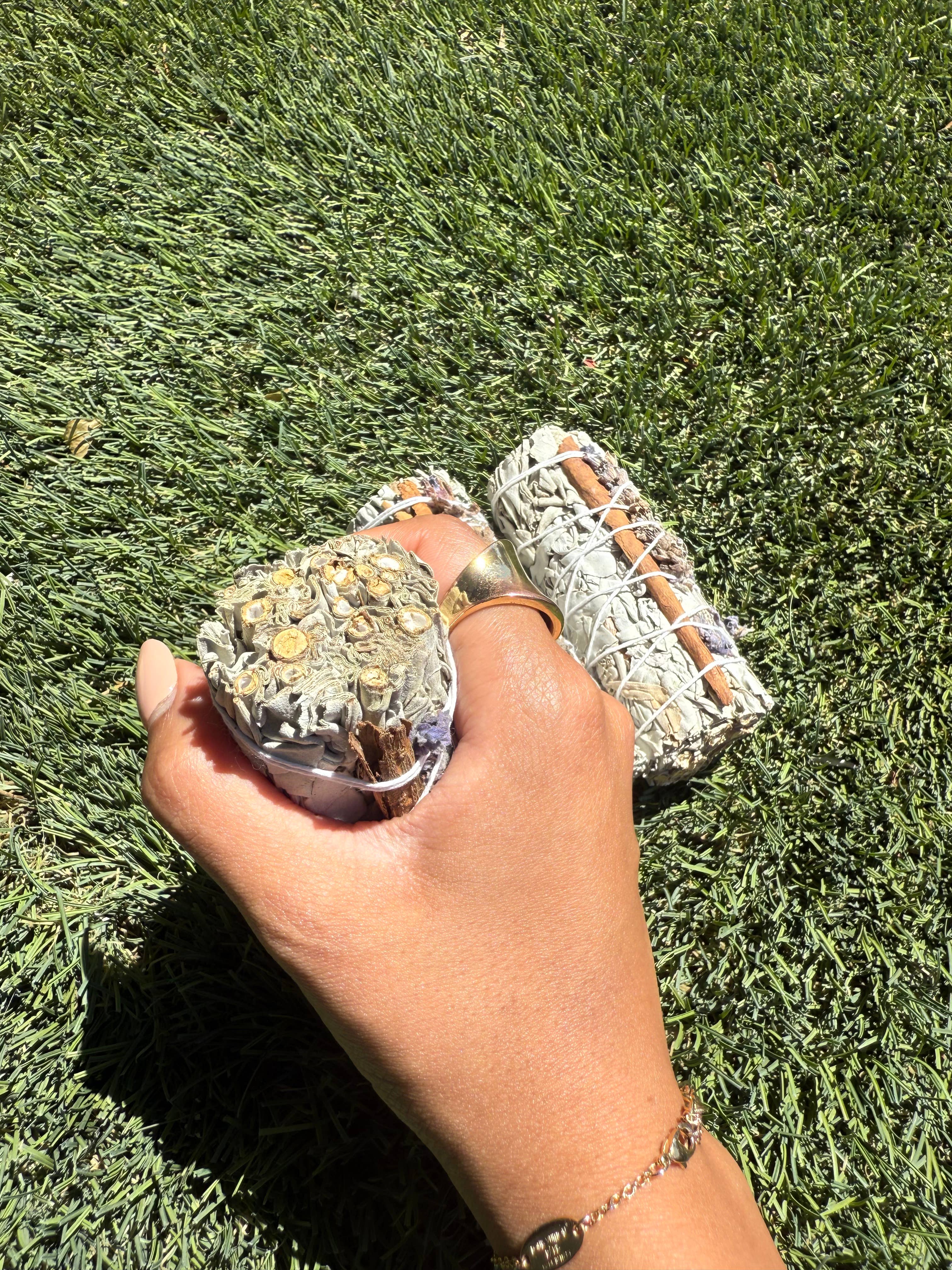 Faiza Naturals - Wholesale Sage bundle - Lavender with Cinnamon and White Sage Bundles4