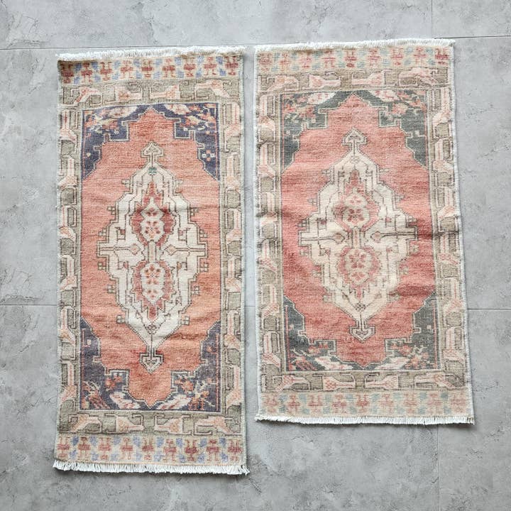 Runner turco orientale abbinato in colori tenui, un paio per la vendita all'ingrosso da parte di Vintage Pillows Store