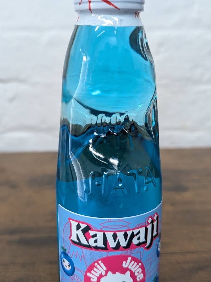 Juji Juice - Blåbærsmag Ramune for engroshandel hos Kawaji