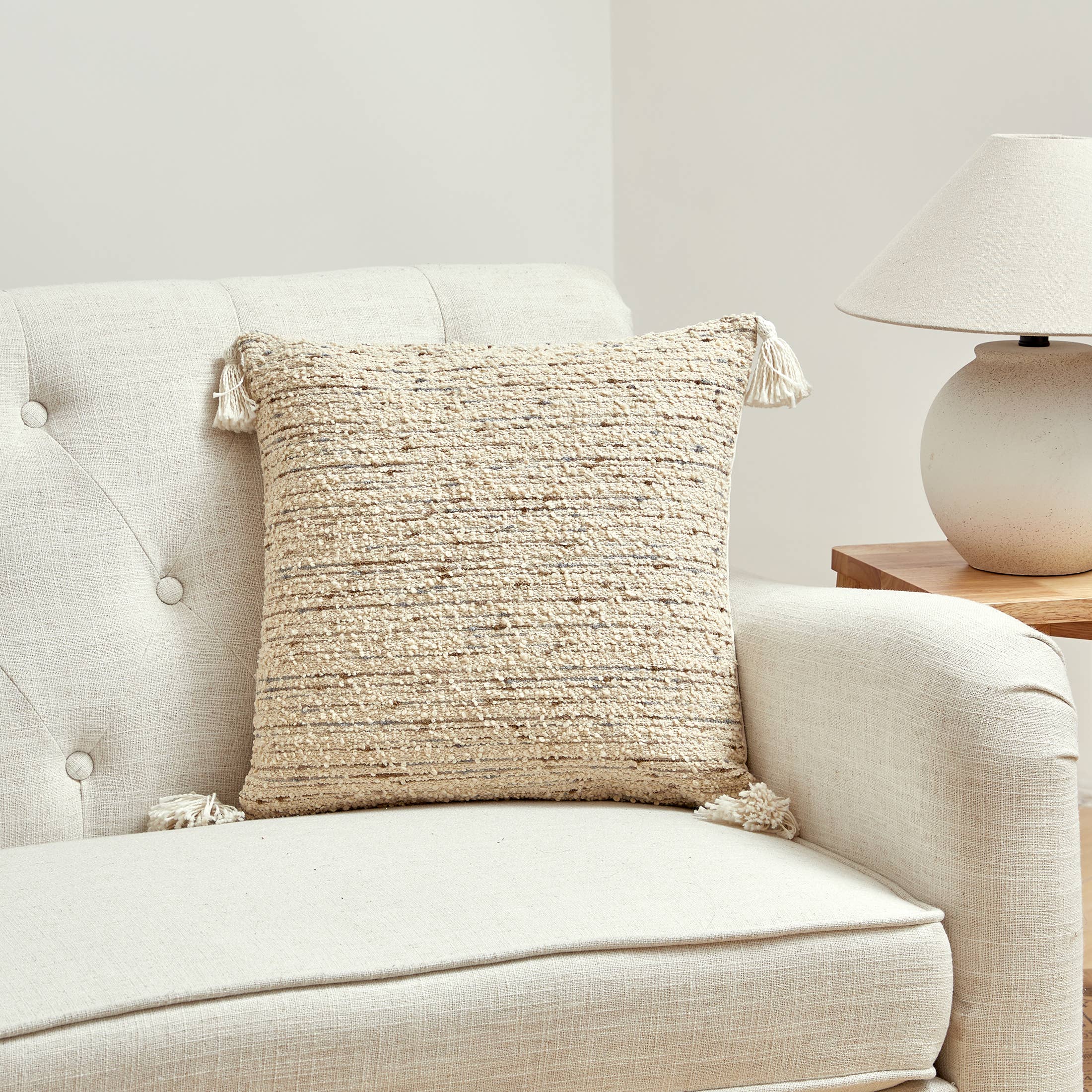 HUIRESOURCE - Wholesale Decoratief kussen - Mijn Cottage Huis - Bouclé Stof met Kwastjes op Vier Hoeken3