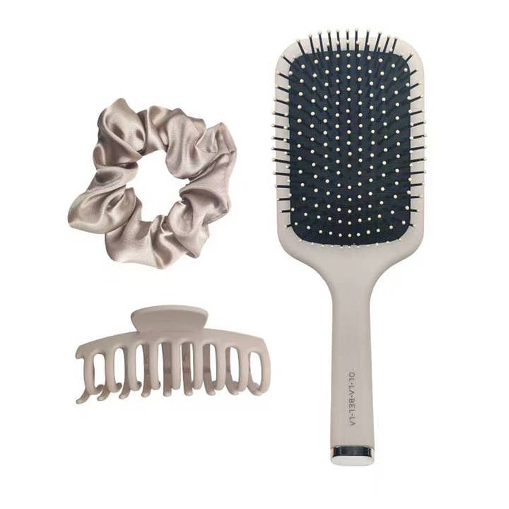 Le Kit Glamour Quotidien -Brosse Plate- Chouchou- Pince à Cheveux pour la vente par Olla Bella