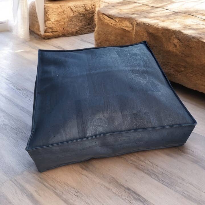 Majestic Blue | Collection Cork | Pouf et coussin de sol pour la vente par Artisan by MF