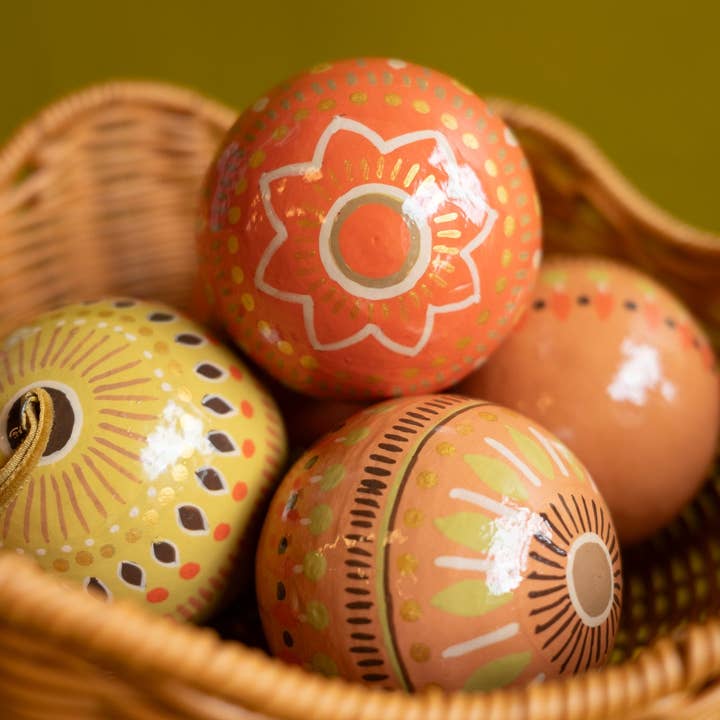 East End Press – wholesale Ornament set – UK/EU: Yuletide Gold Bauble Bag - Set of Three5