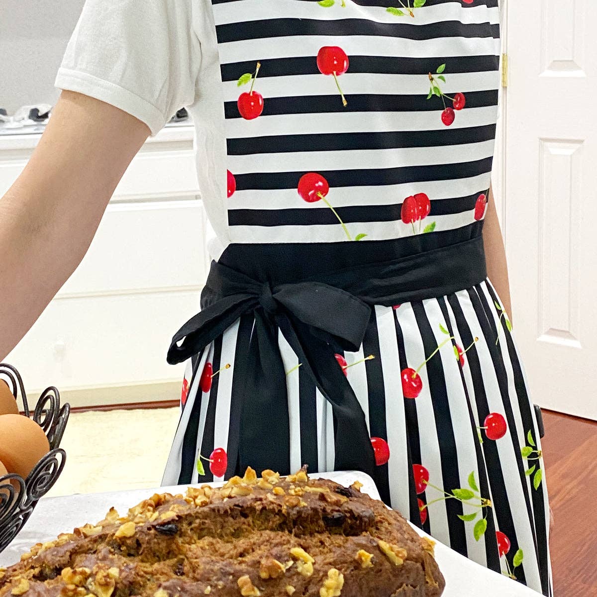 Wrapables.com - Vente Tabliers - Tablier sexy Wrapables Cerises and Stripes9