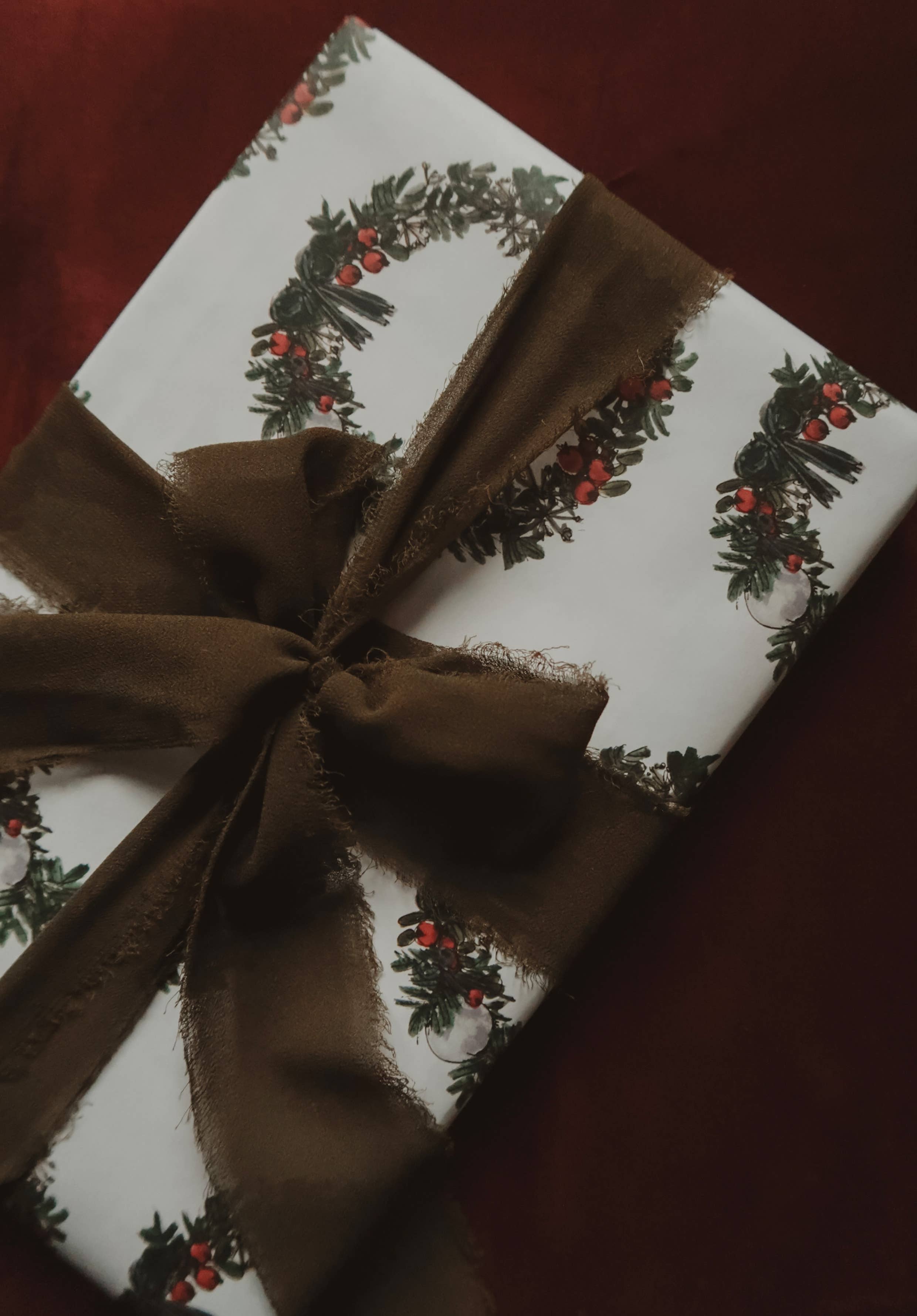 MyDesignPictures - Wholesale Flat Wrap - Christmas Wreath white Wrapping Paper1