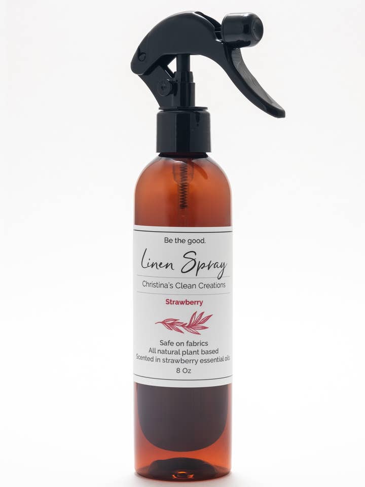 Spray de lin parfum fraise pour la vente par Christina’s Clean Creations