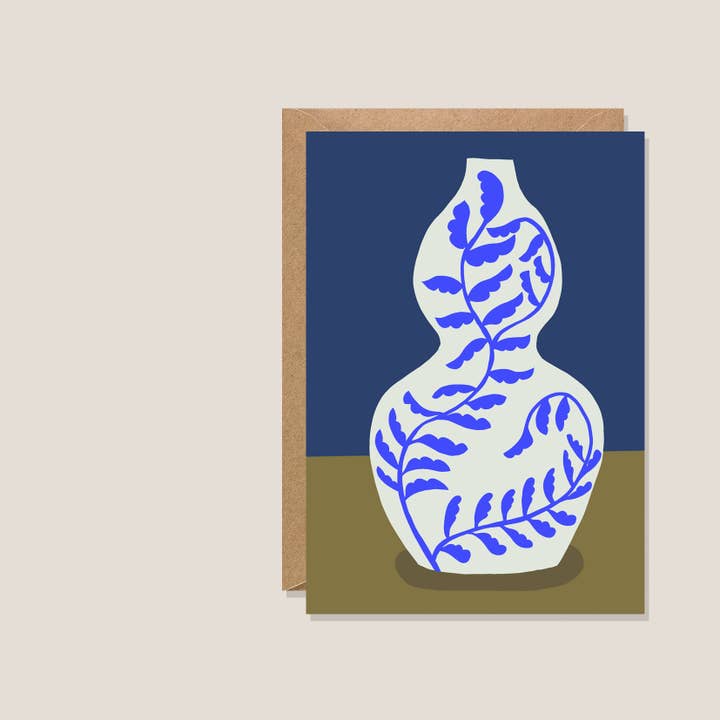 Carte de vœux Blue Vase pour la vente par Kiran Ravilious