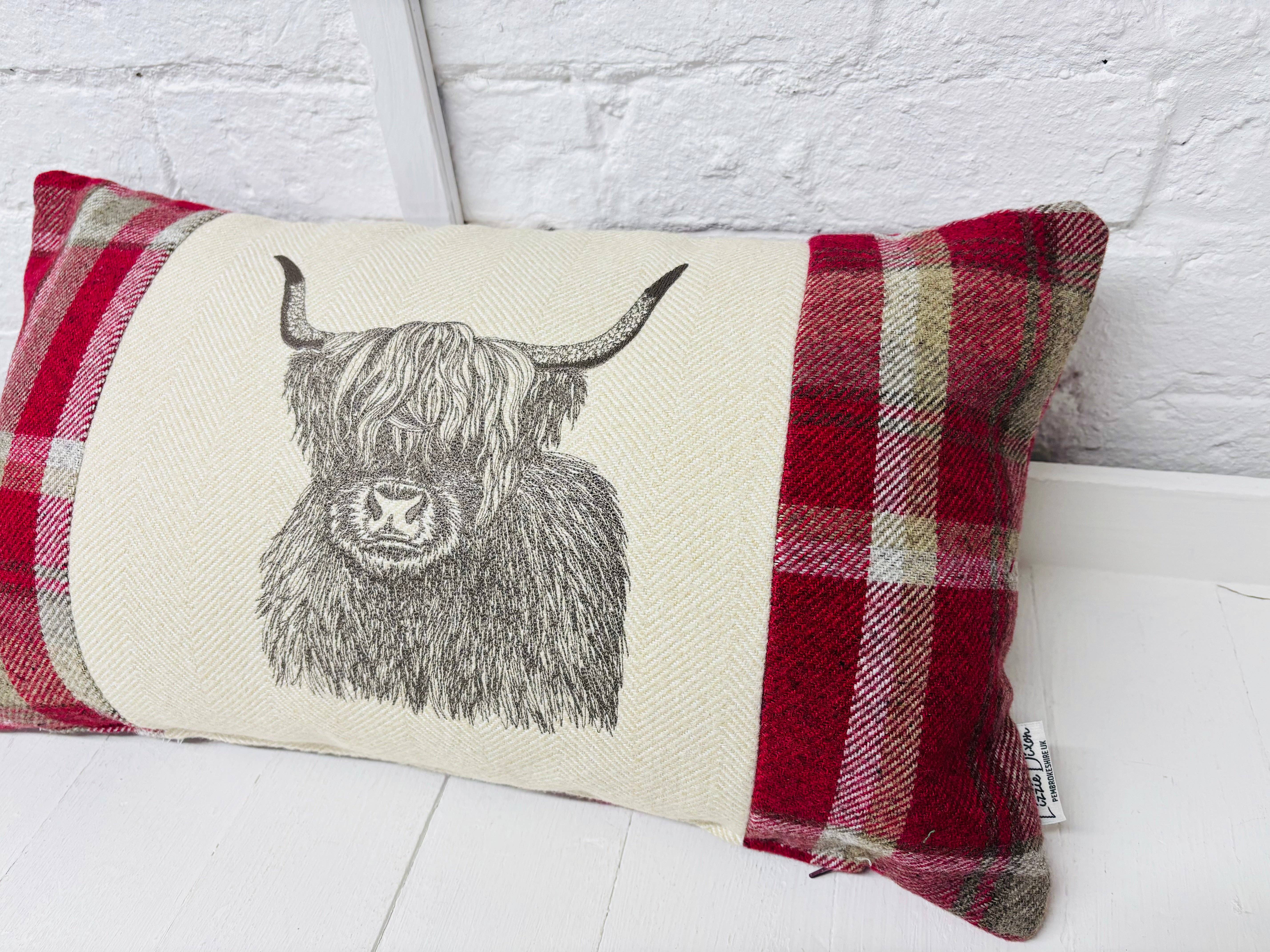 Lizzie Dixon Designs – wholesale Throw/decorative pillow – Highland Cow Cushion-Red Wool Long Cushion2