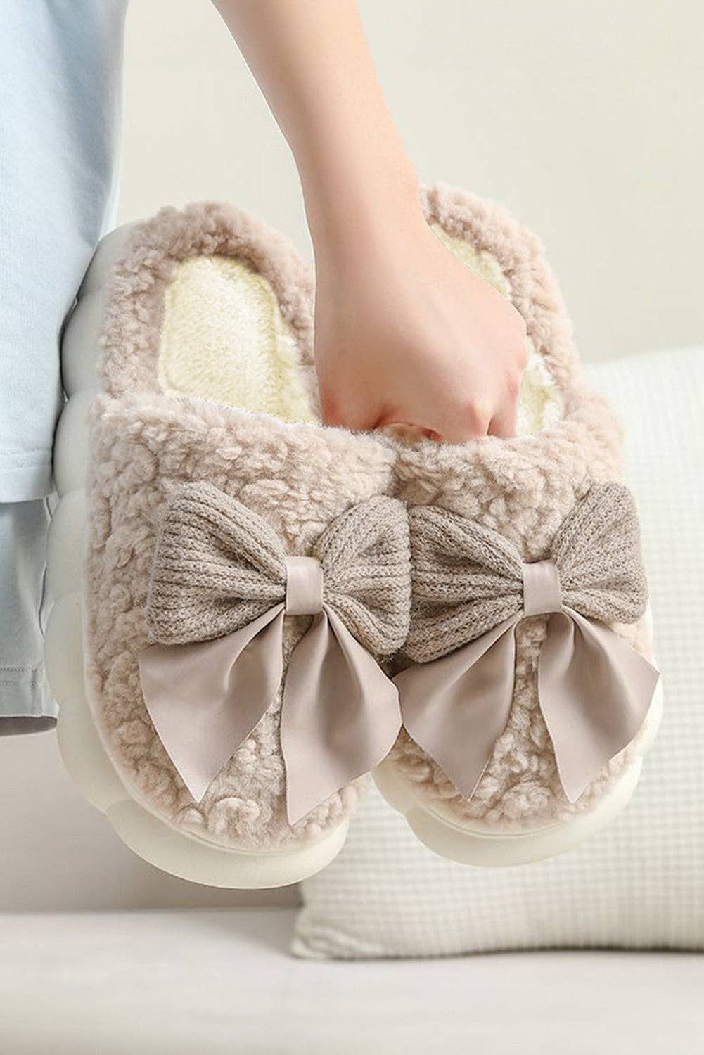Lovesoft - Wholesale Slippers - Women's - White Contrast Bowknot Applique Plush Winter Slippers (Bow Colors May Differ by Batch)5