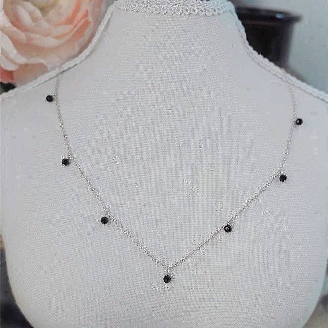 Collier en perles à facettes en tourmaline noire de 4 mm en acier chirurgical, bague à ressort de 16 à 18 pouces pour la vente par Haengseongworkshop