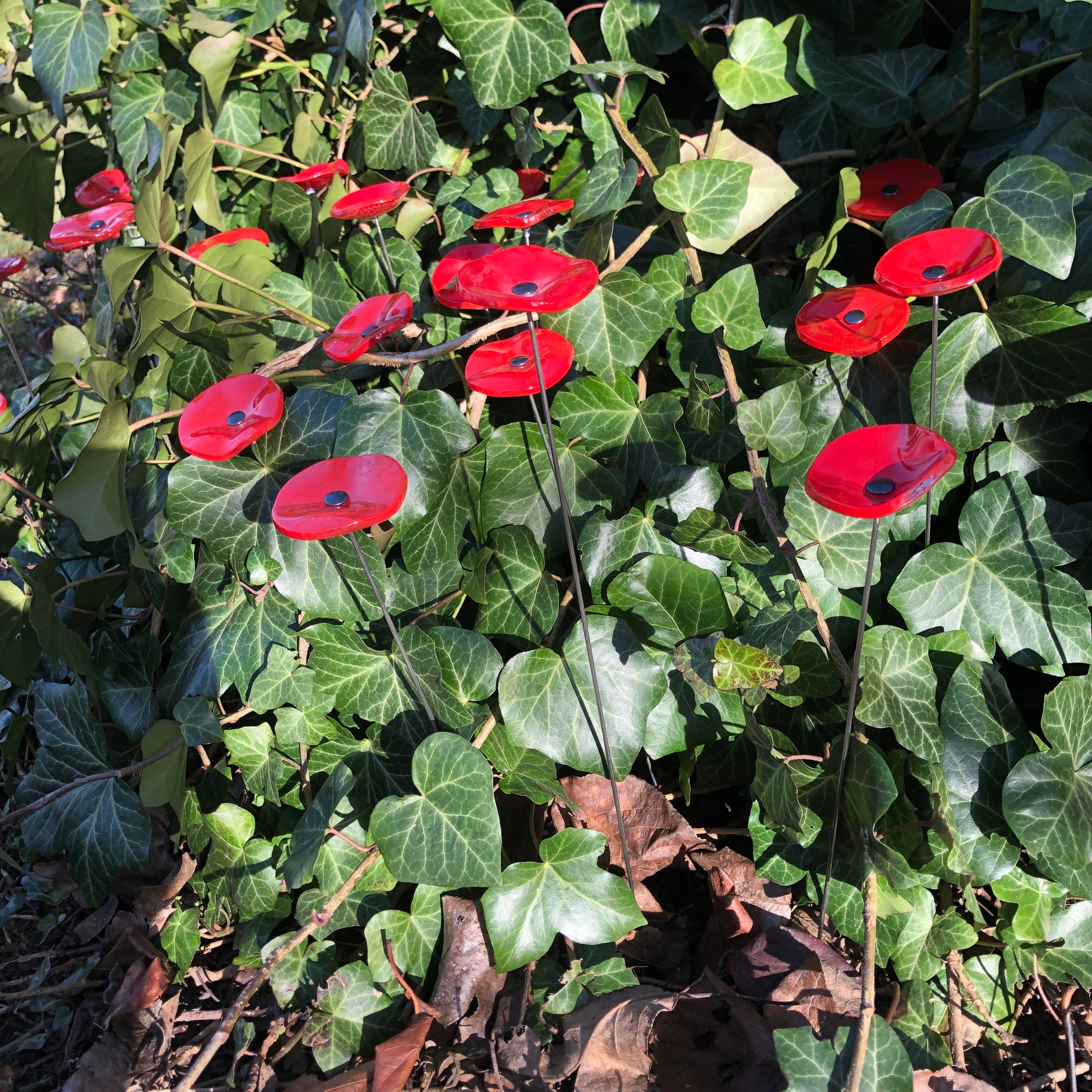 CARNEOL GLASS - Wholesale Garden/Lawn Stake - Small Glass Flower For Outside In Red22