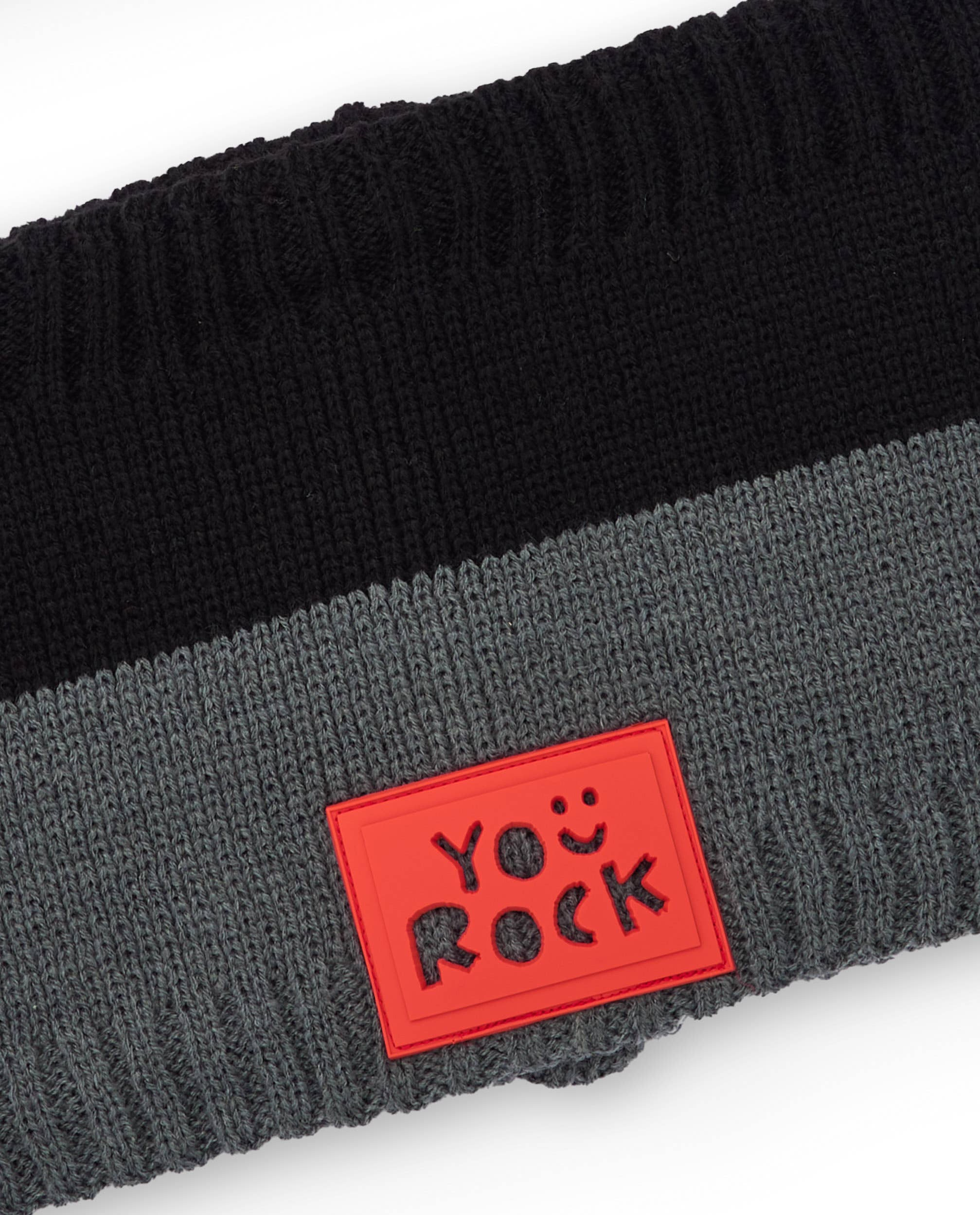 tuc tuc – wholesale Set med vinteraccessoarer – Barn – Svart och grått mössa och halsduk set för pojke med detalj3