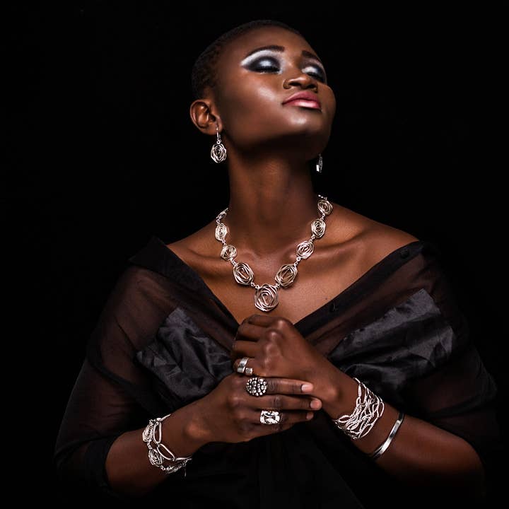 Labyrintset av halsband, armband och örhängen i sterlingsilver för wholesale av Renata Rubio 92.5