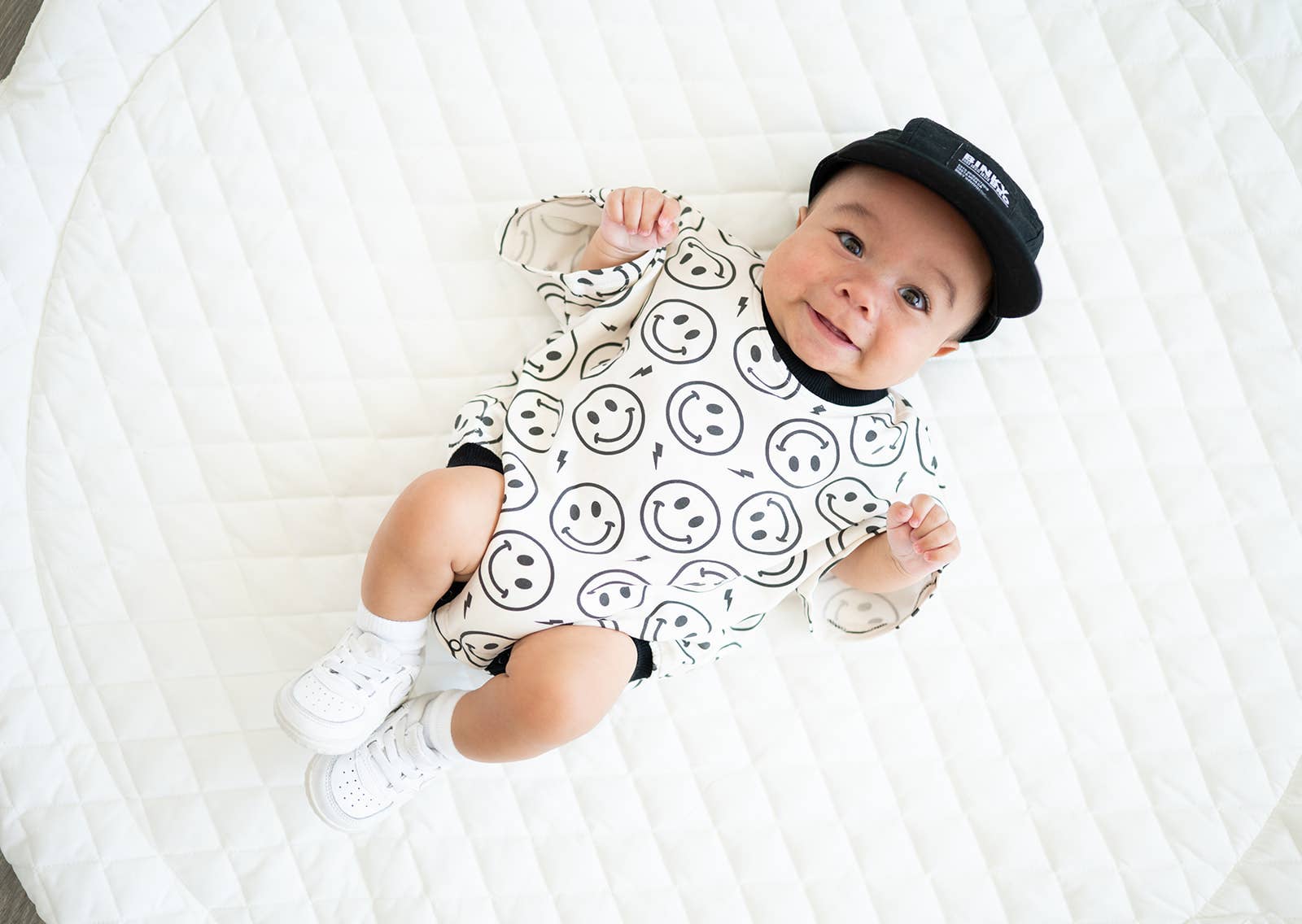 Addie Joy company – Großhandel Body (ohne Füße) – Baby – Übergroßer T-Shirt-Bubble-Romper - Elektrisches Smiley3