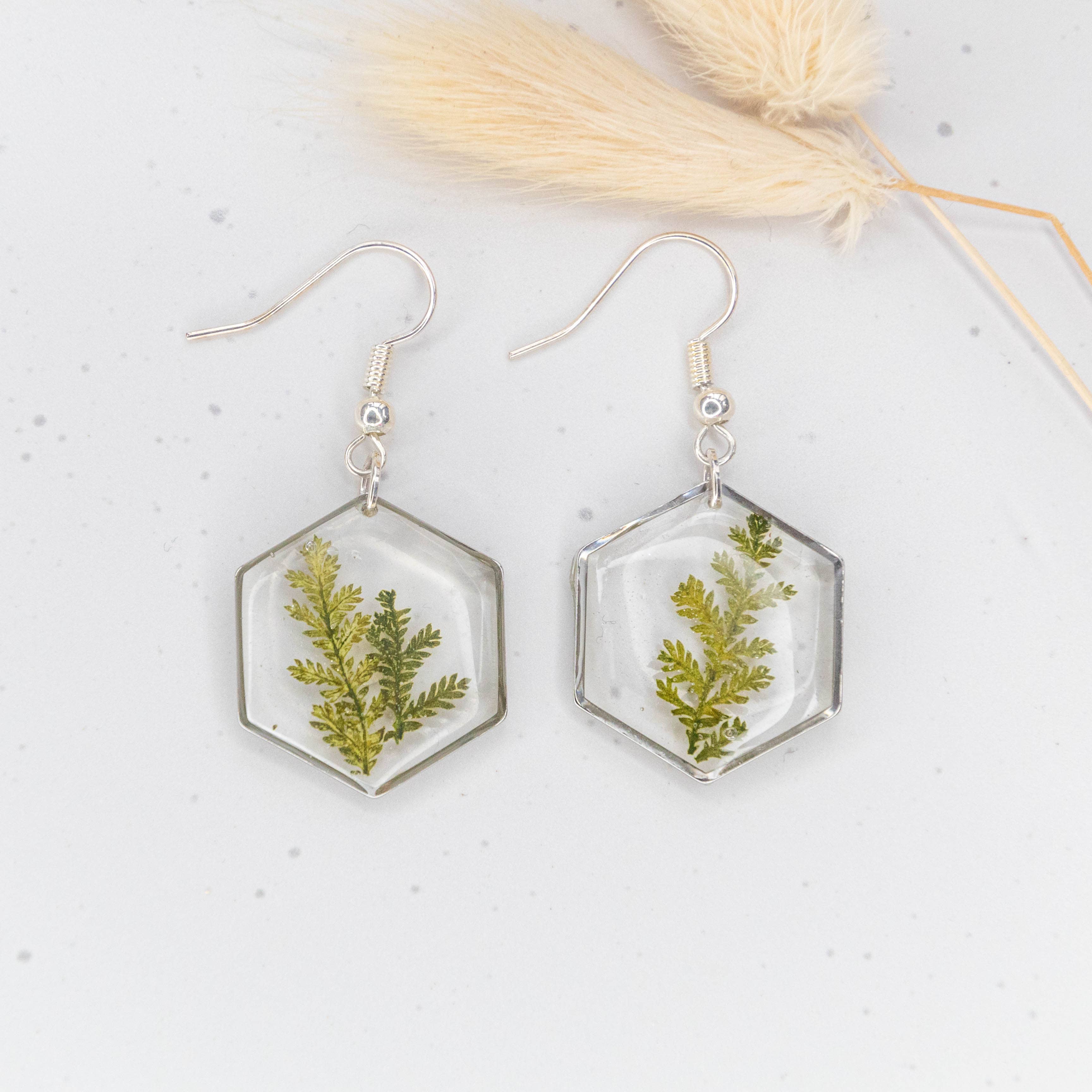 Allie and Posie – wholesale Dangle earrings – Mia hexagon dangle earrings with real dried fern in resin11