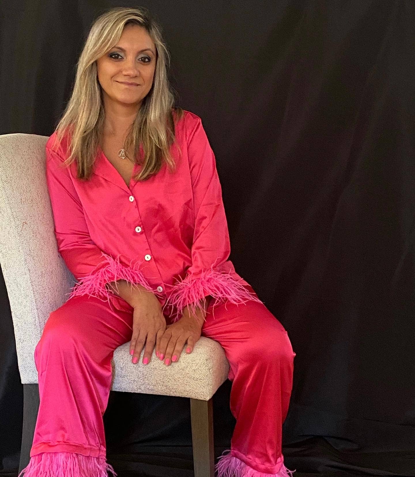 Plume AF Design - Vente Haut et bas de pyjama – femme - Pyjama extensible en satin avec garniture en plumes d'autruche amovible7