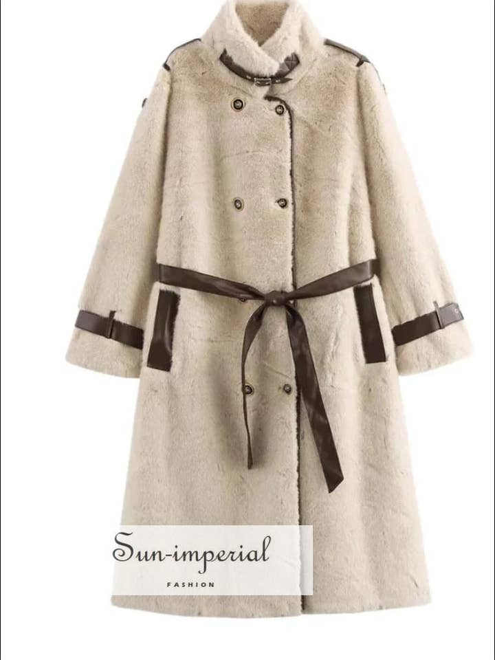 Cappotto invernale da donna a maniche lunghe in pelliccia sintetica con colletto alla coreana e dettaglio con fibbia in pelle per la vendita all'ingrosso da parte di Sun Imperial